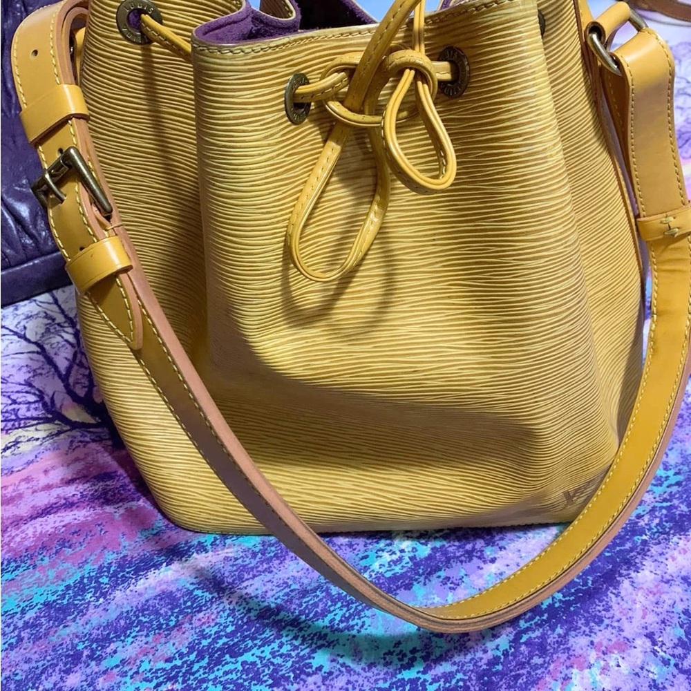 LV Epi Petite Noe Shoulder Bag Yellow